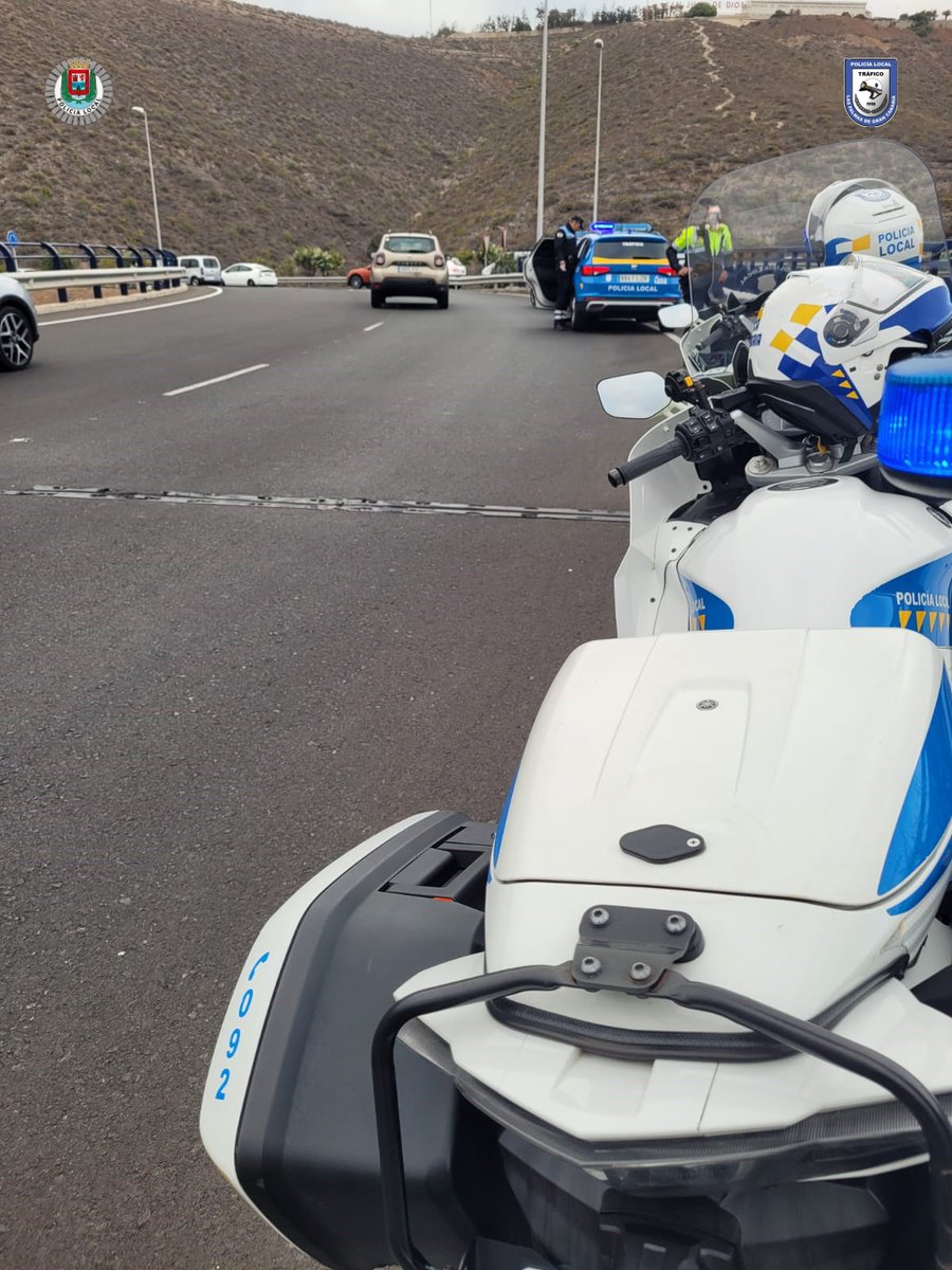 PoliciaLPA's tweet image. La Unidad de Tráfico 🚔 interviene con una menor que iba caminando por el interior del Túnel de San José. Se realizan diligencias ⚖️. La Unidad de Protección y Acompañamiento Local #UPAL continúa con el servicio.