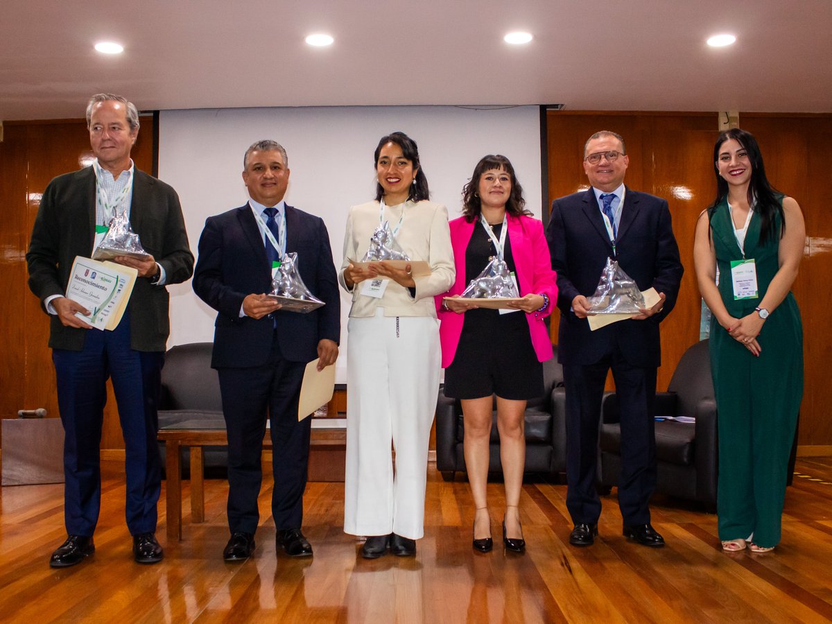 CNBIOGAS's tweet photo. En el Panel: Retos y Oportunidades del Biogás en el Marco Regulatorio Actual, contamos con la presencia de: Jorge Sandoval de la @AMGNMx , Daniel Salazar González de @CogeneraM, Andrés Alfonso Bayona Insignares de @amgnv, Benly Ramírez Higareda   y @ing_fjtm del @CNBIOGAS https://t.co/f3iLu9ZzTI