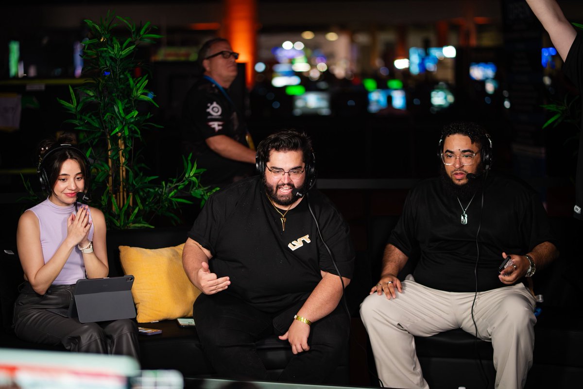 ElZeno_'s tweet photo. S/o to the @LVTHalo crew for always providing that extra coverage that we wouldn’t get if they weren’t here. https://t.co/B50UpQe5V5