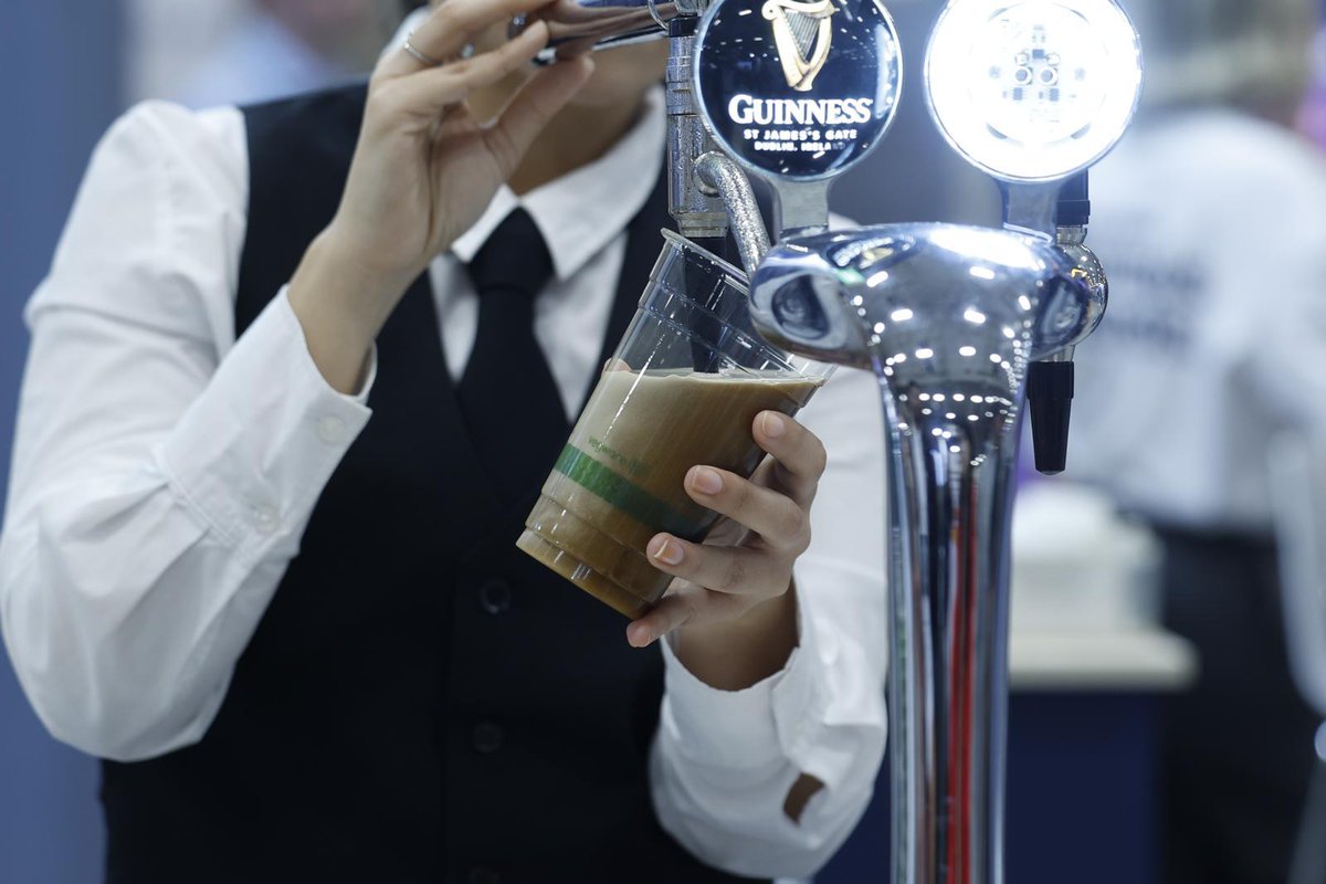 DubTechSummit's tweet image. What a Happy Hour! 🍻 

The energy at #DubTechSummit was next level as attendees hit the exhibitor stands for drinks, great chats, and a well-earned wind-down after Day 1. 

From spontaneous collabs to laughs over pints of Guinness, #DTShappyHour was peak networking!

Cheers to