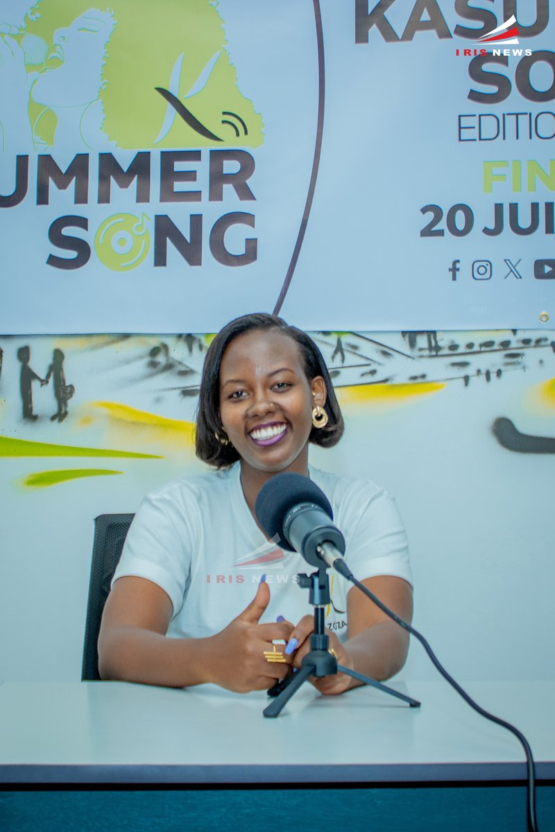 IrisNews_'s tweet photo. 🎶 L'été est venu et @KazozaFM annonce la 3è édition de la compétition  #KaSummerSong

🎯 Cette compétition organisée chaque année a pour objectif de promouvoir de nouveaux talents, d'offrir de belles opportunités aux artistes encore émergents pour se faire connaître et de les soutenir dans leur parcours musical, selon Muhoza Adiella, responsable de la communication pour l'organisation de ce concours, lors d'une conférence de presse ce 28 mai 2025

✍🏾 Les artistes désirant concourir, soumettent leurs productions non encore publiées, via ce lien  https://t.co/wnvMB7v4DU, jusqu'au 30 mai 2025. À parti du lendemain, le jury se réunira pour évaluer les chansons soumises, et du 2 au 14 juin, 20 chansons présélectionnées seront mises en ligne sur les plateformes de #KazozaFM pour les votes public.

🔸 Ensuite, du 16 au 19 juin, seront publiées 10 chansons choisies pour passer à la grande finale du 20 juin 2025.

🏆 Les prix à décerner sont répartis comme suit :

💸 Meilleure chanson : 4 000 000 FBU
💸 Meilleure chanson réalisée par une femme : 2 500 000 FBU
💸 Meilleure chanson du plus jeune artiste (parmi les concourants): 1 500 000 FBU

🔙  Rappelons que l'artiste #Frokid a remporté la 2è édition de #KaSummerSong avec son titre #Faraway, la chanson #Wanjera de #Kellyna a été classée meilleure production feminine et le jeune artiste gagnant fut #Dreamer avec sa chanson #Dawn.

#Burundi #IrisNews