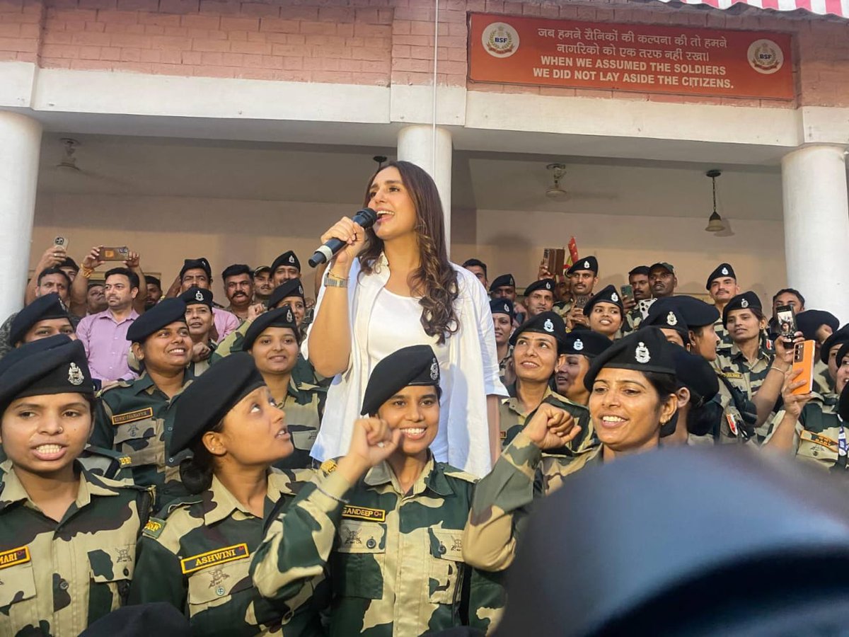 anamika943's tweet photo. A day of pride and patriotism at Border Out Post - Octroi as @humasqureshi met brave Seema Praharis, Indian Army personnel & the vibrant border population.
Jointly organized by J&K Tourism & BSF. 🇮🇳
#BorderOutPost #HumaQureshi #HumaWithBSF #mockdrill
#HumaHonoursHeroes https://t.co/Tb2DHCcpQM