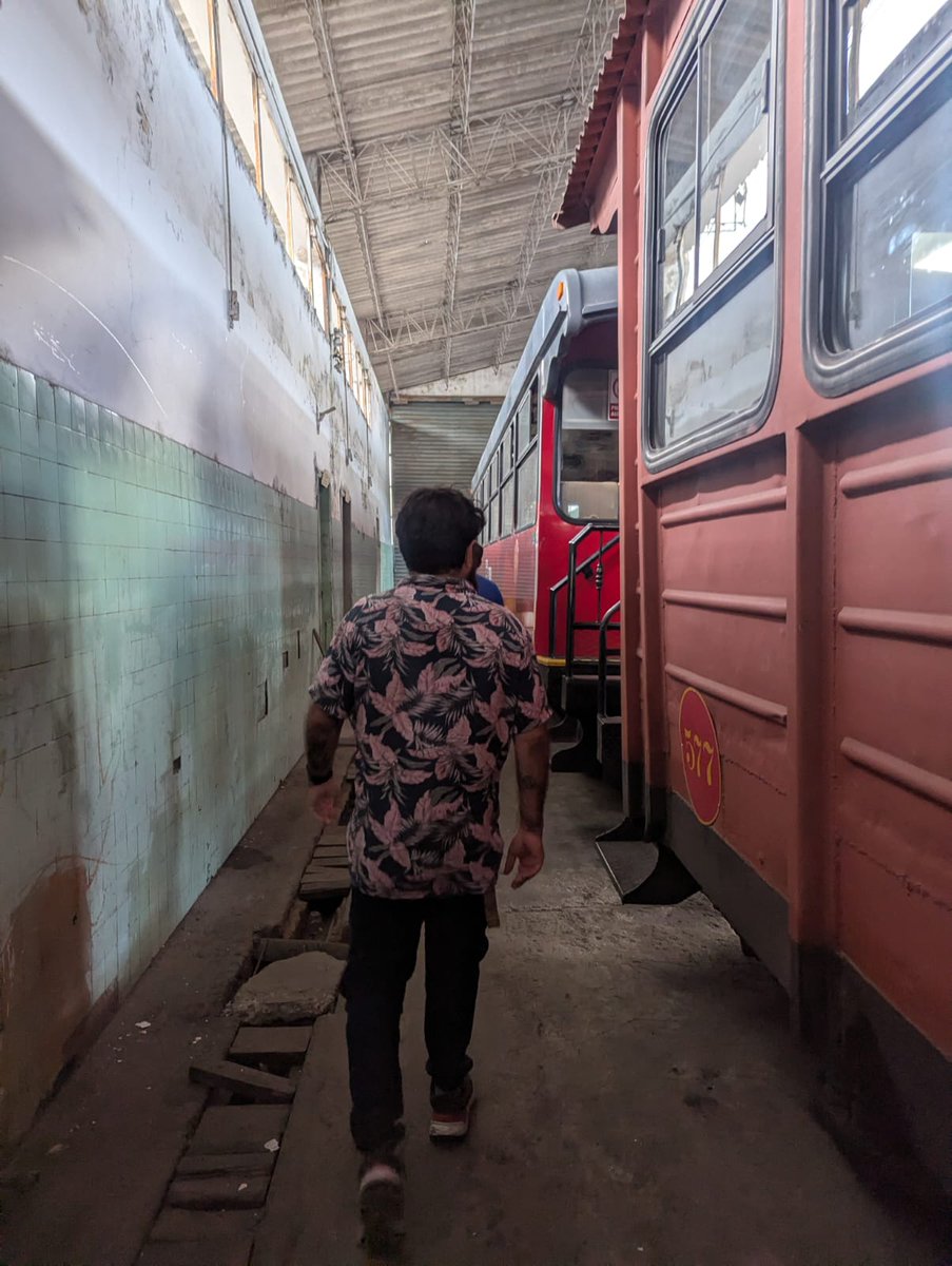 lombremono's tweet photo. Aquí casual buscando los archivos del Tren a San Lorenzo https://t.co/kiJoRwAUbi