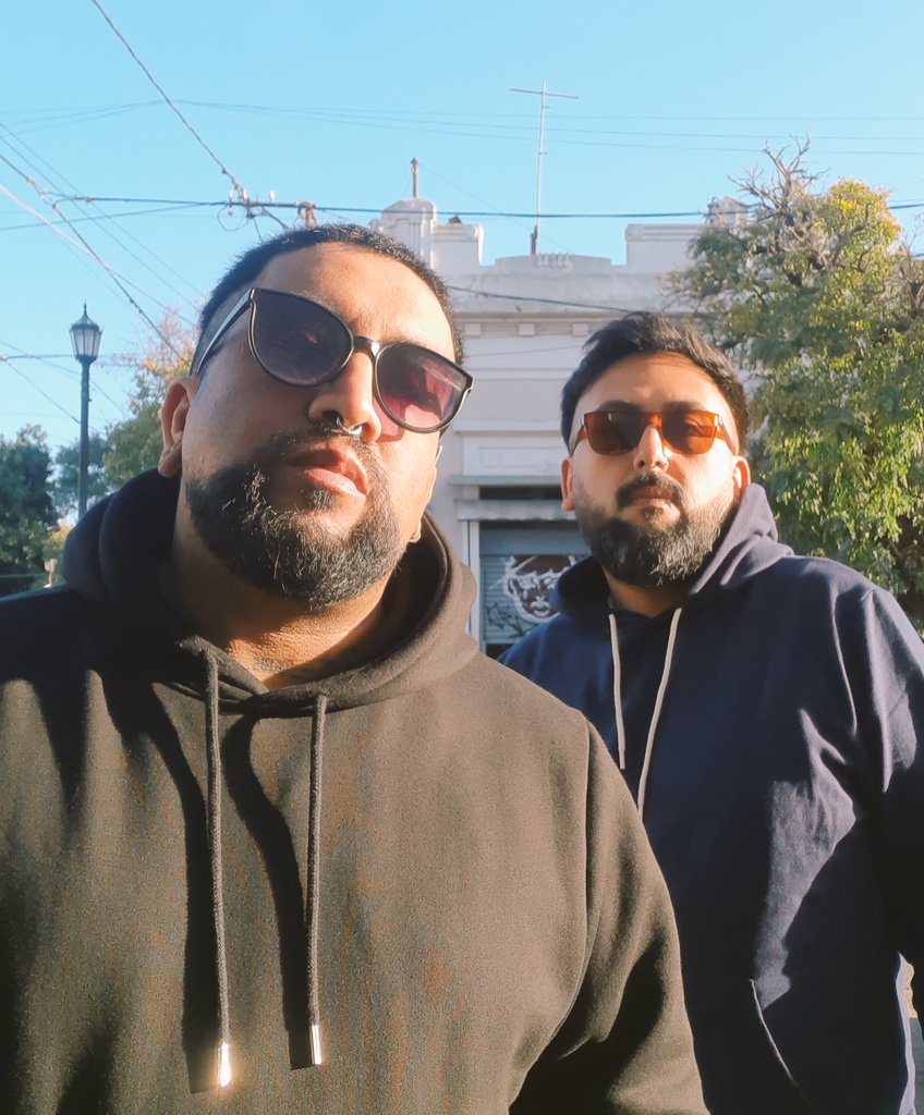 2monkeys88's tweet photo. HOLA BUENAS! https://t.co/FnBTDGVrWL
