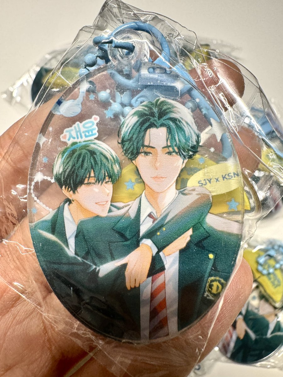 ilyoiz's tweet photo. is anyone interested in these sunjake keyrings? these are extras from #SweetSpringSnowWithSUNJAKE :)
php 80 each! funds will be donated to d:u drives~ https://t.co/FmOqemGXGQ