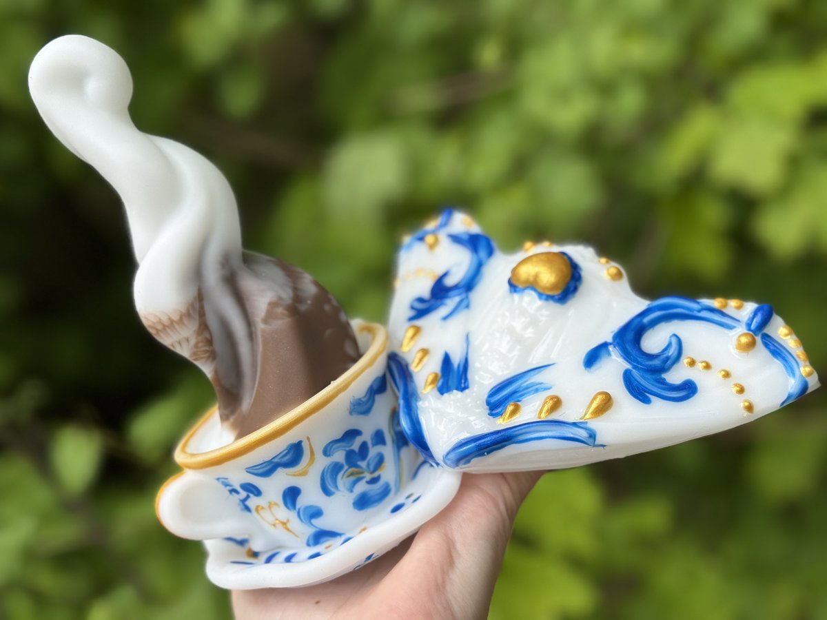 Pouring up some pretty porcelains with <a href="/Colorful_Cook/">Colorful Cook</a> 🫖