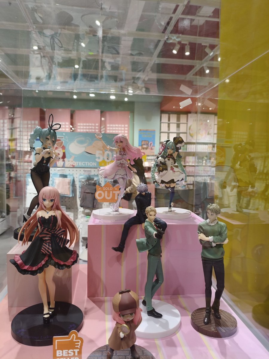 ANY4FORGER's tweet image. Omg miku, but they were sold out