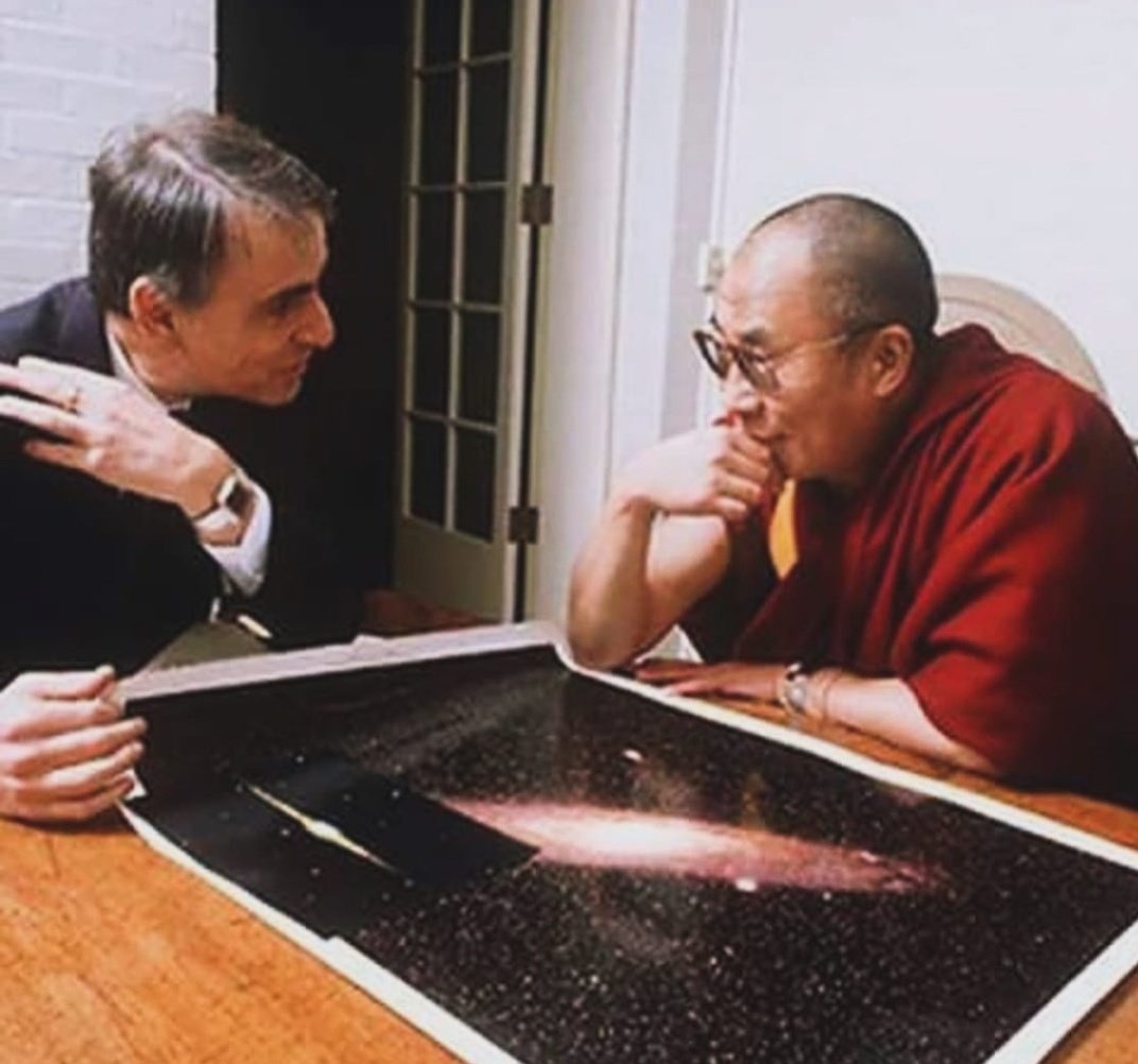 37Lemons's tweet image. FTM Carl Sagan talking nonsense with two other women:
Johnny Carson & the Dalai Lama