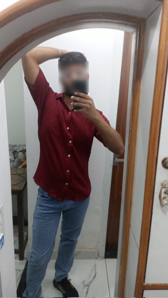 queerlonda's tweet photo. Straight shaadiyon mein jaane ke only motive hain: khaana and ladke taadna https://t.co/7wc9wJ3MBj