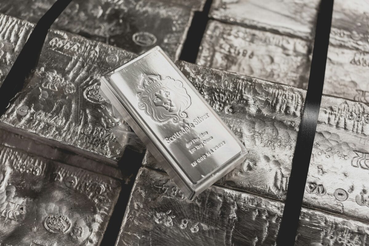 📈 States are turning to #silver &amp; #gold as trust in the dollar fades. With de-dollarization trends accelerating, 2025 could mark a major breakout for silver. $RGR.C / $RGRLF offers early exposure to this shift

Read here: jpost.com/business-and-i…

#Investing #PreciousMetals