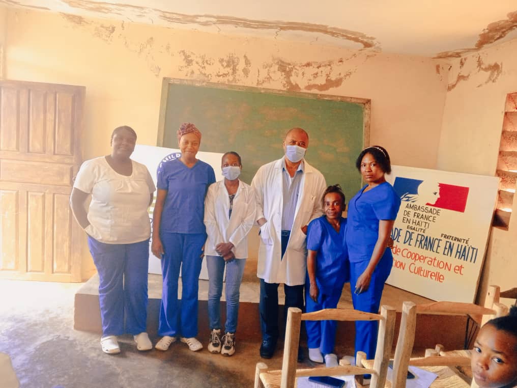 ambafranceht's tweet image. Via le fonds #PISCCA, @ambafranceht a financé un projet de soins obstétricaux de l&apos;ONG &quot;Child Care Haiti&quot; au Mole St-Nicolas. Des centaines de femmes vivant en milieu rural ont bénéficié des consultations pré et post-natales et des accouchements dans un centre hospitalier. (2/2)