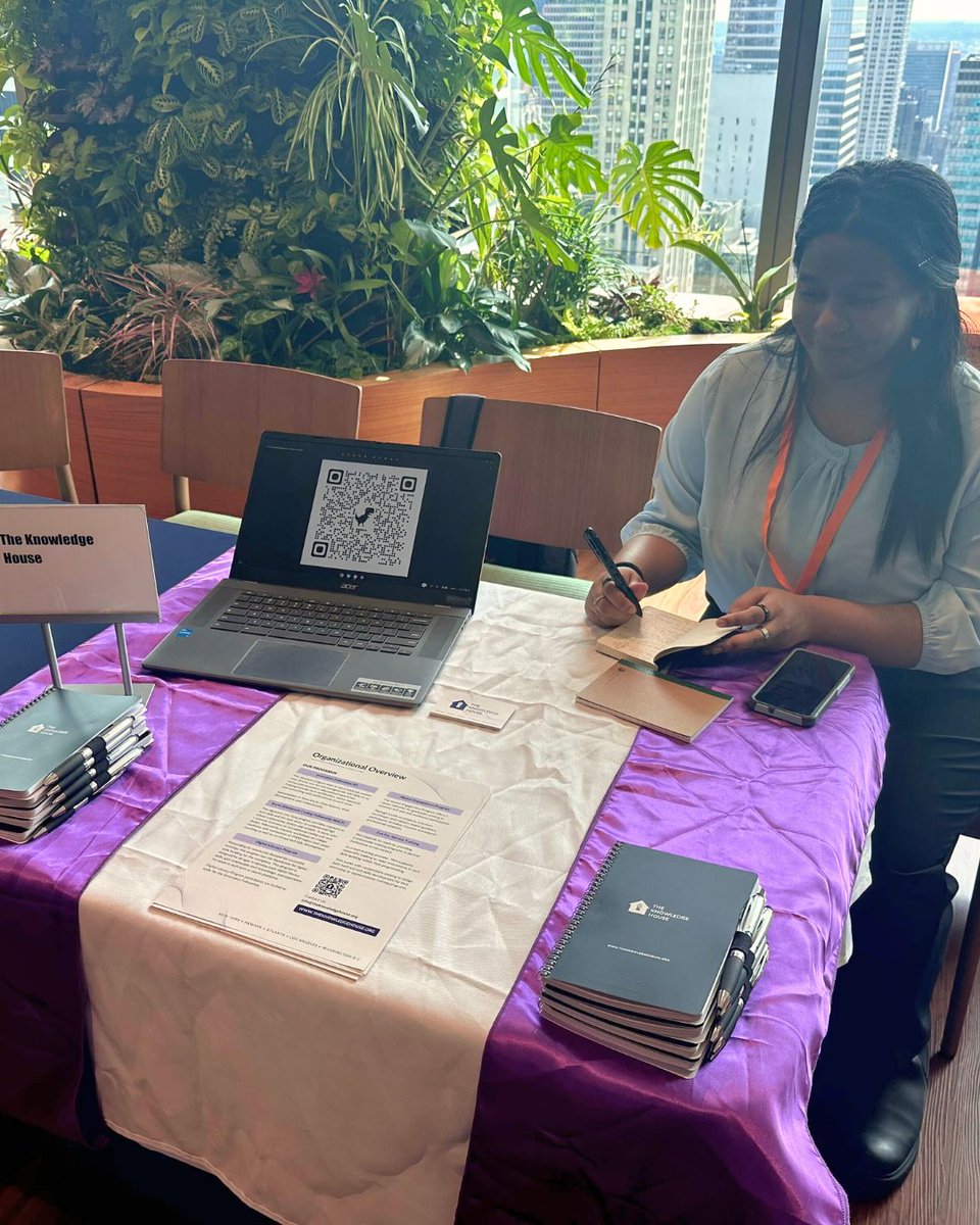 The Knowledge House (@theknowledgehou) on Twitter photo Earlier this month, TKH was invited to the <a href="/salesforce/">Salesforce</a> #NonprofitFair to share our mission & connect with potential #volunteers! 💜
Shoutout to our Volunteer Coordinator Omar Romero & one of our amazing alumni for representing us at the NYC Tower & inspiring action through #tech Earlier this month, TKH was invited to the <a href="/salesforce/">Salesforce</a> #NonprofitFair to share our mission & connect with potential #volunteers! 💜
Shoutout to our Volunteer Coordinator Omar Romero & one of our amazing alumni for representing us at the NYC Tower & inspiring action through #tech