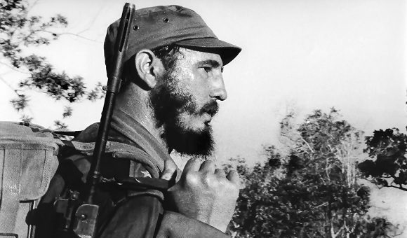 Después del combate de El Uvero, dijo #Fidel, "creció nuestra fuerza".

Hoy, a 68 años de la hazaña, recordamos sus palabras: 
"(...) Todo lo que se diga sobre la valentía con que lucharon, no acertaría a describir el heroísmo de nuestros combatientes".

#CubaViveEnSuHistoria