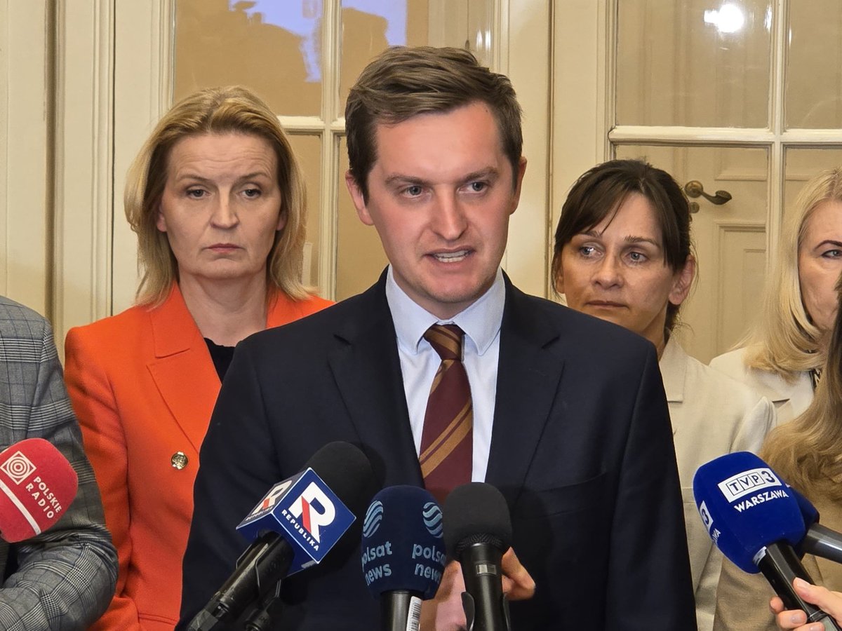 pisorgpl's tweet image. 💬 Poseł PiS @sjkaleta: Za kilkanaście minut rozpocznie się nadzwyczajna sesja Rady Miasta Warszawy, na wniosek radnych PiS, ponieważ dowiedzieliśmy się, że Warszawa przygotowuje się na Pakt Migracyjny. Mają powstać 2 centra integracji cudzoziemców. R. Trzaskowski ukrywa to przed