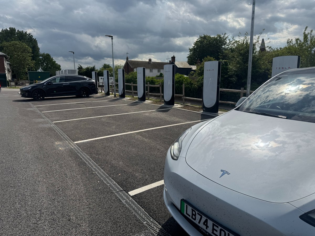 Olliedodd's tweet image. Anglesey (12), Swindon (16), Faversham (16) and the newly renovated & officially reopened Eurocentral (18). All in 8 days, with another one scheduled tomorrow....all being well. @TeslaOwnersUK