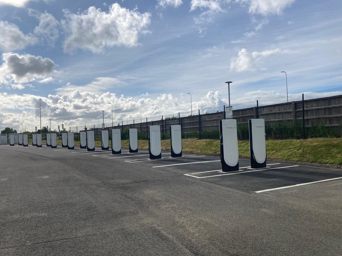 Olliedodd's tweet image. Anglesey (12), Swindon (16), Faversham (16) and the newly renovated & officially reopened Eurocentral (18). All in 8 days, with another one scheduled tomorrow....all being well. @TeslaOwnersUK