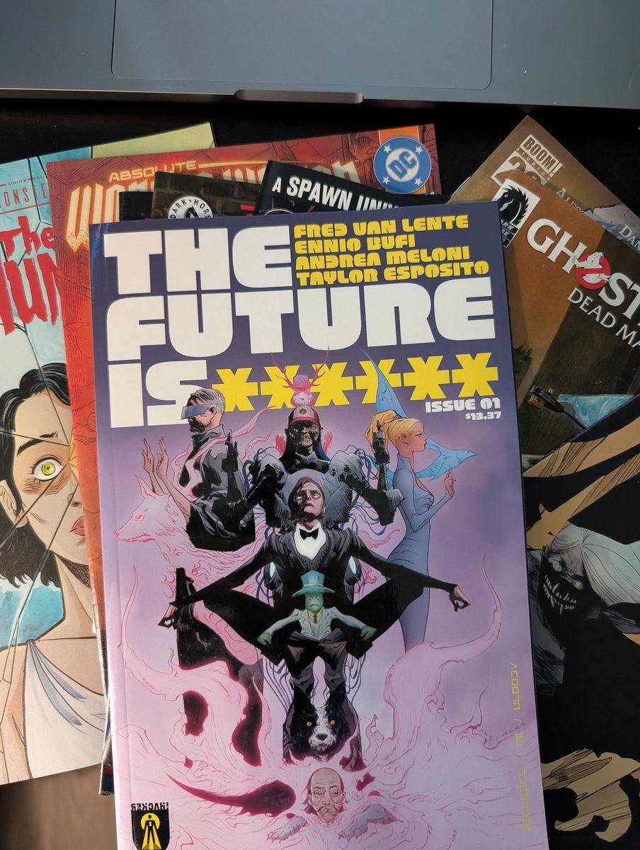 ir0n_beagle's tweet photo. Good haul at the comic book shop with an awesome surprise from @Antisy_Training

Can't wait to dig into the series. https://t.co/oEoFNNStKj