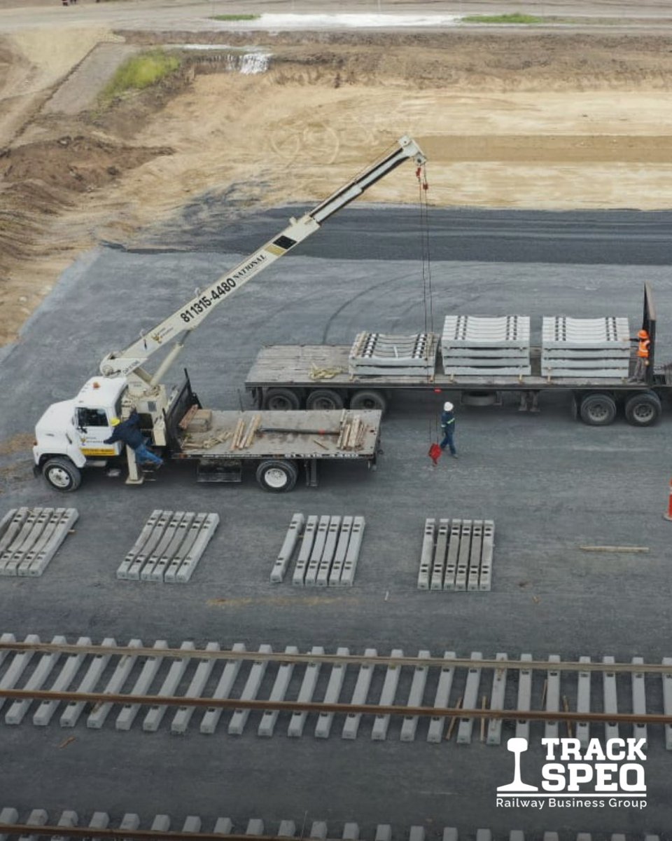 🚆 ¿Sabías que los patios ferroviarios pueden transformar tu logística? Con Track Speq, obtén:
✅ Mayor eficiencia en la distribución.
📈 Reducción de costos.
🔗 trackspeq.com
#LogísticaEficiente #TrackSpeq