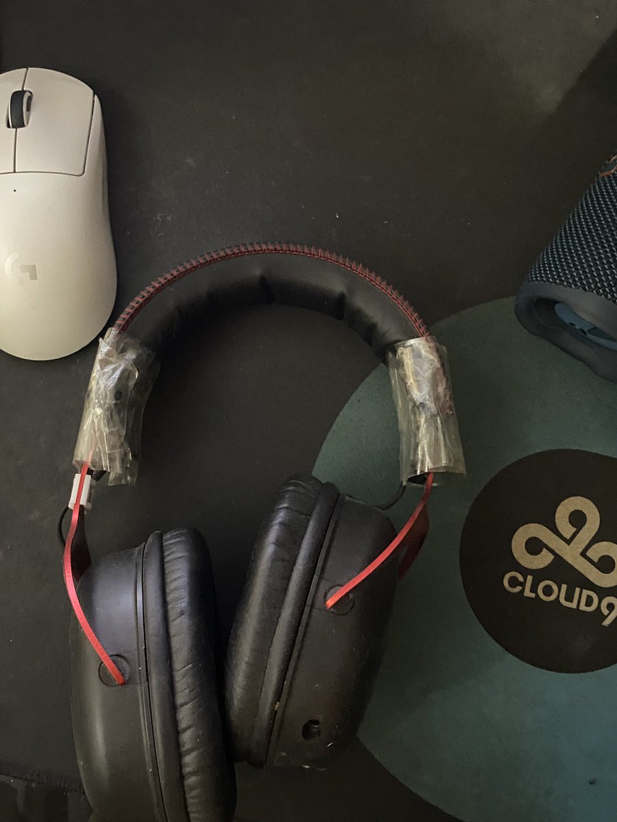 Kevinzamora__'s tweet photo. @LuknCSGO gírate unos auris que estos en cualquier momento me abandonan https://t.co/6UzAdDUWxE