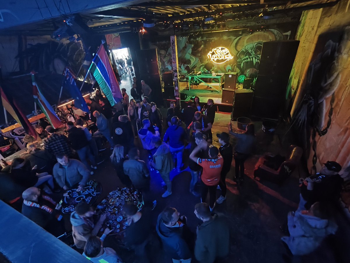 Fappelsientje's tweet image. De pre party is gaande, de biertjes worden genuttigd en de sfeer zit er in! Nacompetitie in Roosendaal! @RBCvoetbal leeft!! Roosendaal beeft!! @RBC_fans @luiten1912