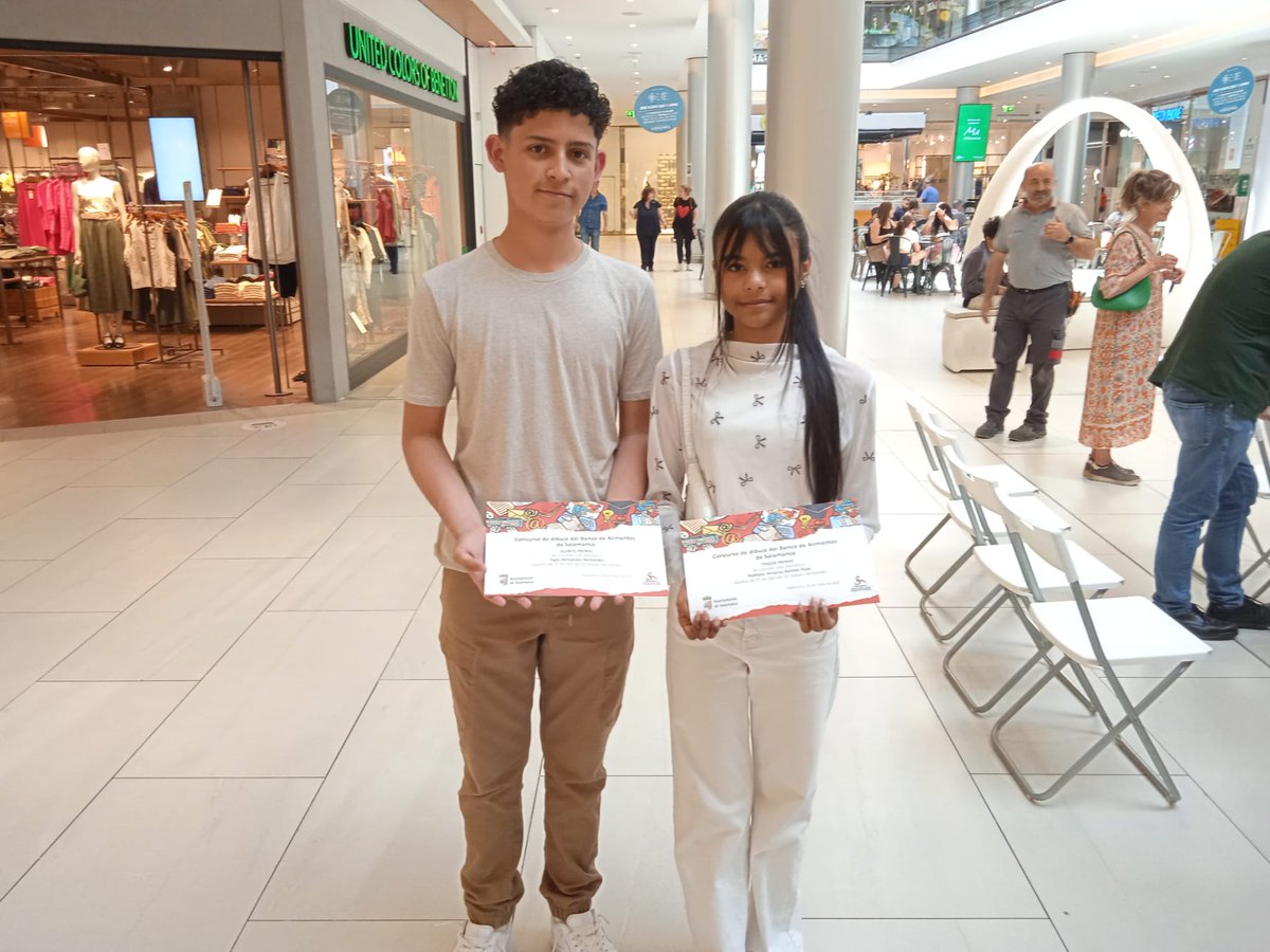 IES_Mateo's tweet photo. Entrega de premios del certamen de dibujo del Banco de Alimentos. Natalia Veracruz Benítez Ruso, tercer premio
Elgar Januario Hernández Hernández, quinto premio

Enhorabuena chicos!!!! Preciosos dibujos!!

#IESMateo_Hdez @aytoSalamanca  @ciudadsaberes https://t.co/ewPgrWCgHN
