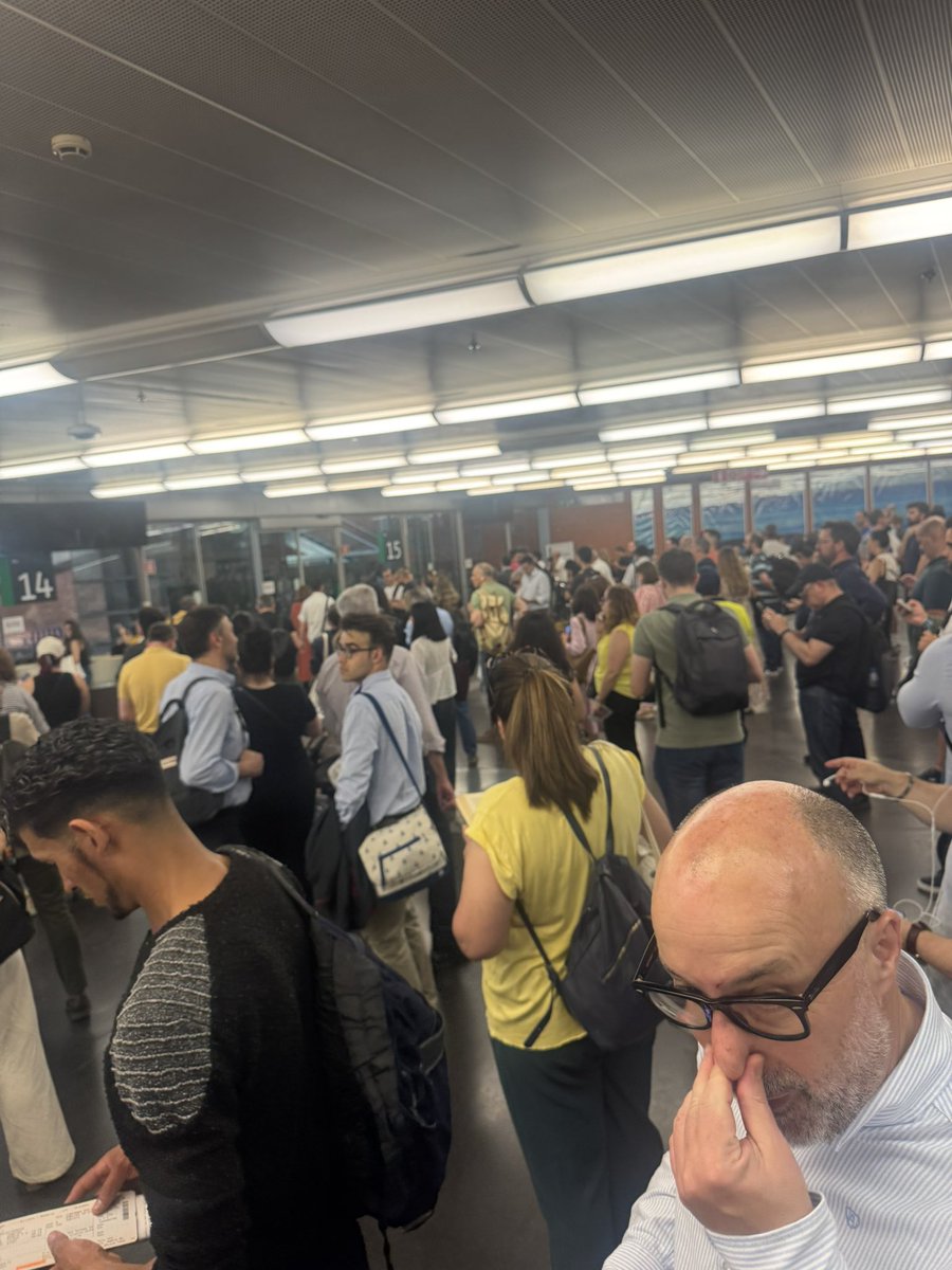 3 semanas consecutivas de continuos retrasos en el AVANT MADRID-TOLEDO. Pero te venden que el tren vive su mejor momento ,?verdad <a href="/Renfe/">Renfe</a> <a href="/Inforenfe/">InfoRenfe</a> <a href="/Adif_es/">Adif</a> ? Te tienes que reír