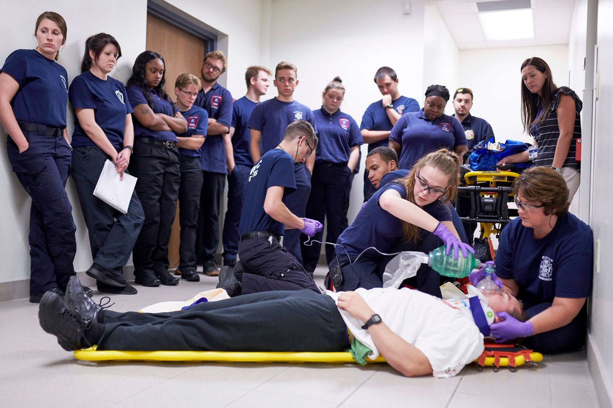 WisTechColleges's tweet photo. From classroom to ambulance, our technical colleges' EMS programs are 🔝 notch! Students practice life-saving skills on high-tech mannequins + in mock scenarios. Aspiring paramedics, this is your opportunity to elevate your career! 🚨 #EMSEducation #WisconsinTech #NatlEMSweek https://t.co/kw6l8nc4Jy