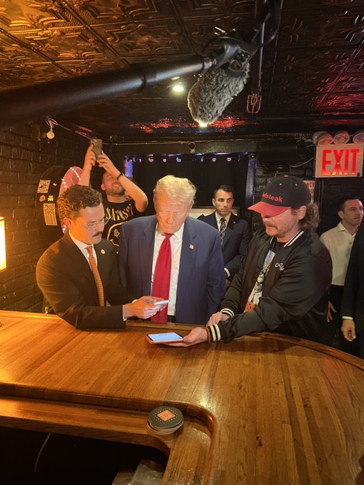 PUBKEY (@pubkey) on Twitter photo Few will ever understand the pure panic of spending Bitcoin with the world watching. Ten seconds feels like a lifetime. Brother <a href="/DavidFBailey/">David Bailey🇵🇷 $1.0mm/btc is the floor</a> we got your back. Few will ever understand the pure panic of spending Bitcoin with the world watching. Ten seconds feels like a lifetime. Brother <a href="/DavidFBailey/">David Bailey🇵🇷 $1.0mm/btc is the floor</a> we got your back.