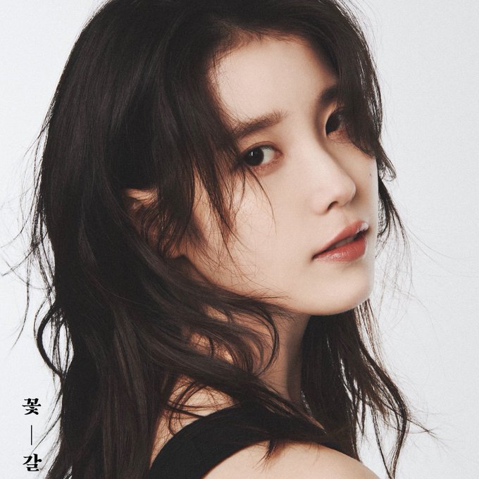 WORLDMUSICAWARD's tweet photo. #IU's 'A Flower Bookmark, Pt. 3, the 3rd installment on her acclaimed cover series, scores the Top New Entry on the Worldwide iTunes Album chart, landing at #8, is #11 on US iTunes and debuts at #56 on European iTunes after going to #1 in multiple countries! It scores the Top New Entry on Worldwide Apple Music at #43 and is #178 on US Apple Music!💪💿🔝🆕💥8⃣🌎🎵, 1⃣1⃣ 🇺🇸🎵& 5⃣6⃣🌍🎵➕🔝🆕💥4⃣3⃣🌎🍎🎼& 1⃣7⃣8⃣🇺🇸🔥👑💜
"Never Ending Story" debuted at #175 on the Worldwide iTunes Song chart and surpassed 1 million views on YouTube within just 7 hours, ranking high on the “Trending Music” chart. The MV is an official homage to the classic Korean film Christmas in August, starring IU and actor Heo Nam Jun, and directed by Lee Rae Kyung, famous for directing IU’s "Palette" and "Through the Night"!
WATCH🌸: https://t.co/mgqP7kyyOS

Every track from IU's new Album charted on Melon, Genie, Bugs & Genie with the title track 'Never Ending Story' taking the No. 1 spot on all 4! IU is the 1st Female Soloist to achieve a Realtime All-Kill (RAK) in 2025 with “Never Ending Story” 
#1 MelOn (=) 
#1 Flo (=) 
#1 Genie (+1) 
#1 Bugs (=)

#IU is just the 2nd female soloist in 2025 to reach #1 on MelOn TOP100! 

STREAM 'A Flower Bookmark, Pt. 3' on your favourite platform:
🎧 Melon ➫ https://t.co/NDheuRjwjY
🎧 Genie ➫ https://t.co/PdVgPAKEvR
🎧 Bugs ➫ https://t.co/IzAkaHNgQ3 
🎧 FLO ➫ https://t.co/RaAYGwFnH0
🎧 VIBE ➫ https://t.co/0AoIqo7mYn
🎧 Spotify ➫ https://t.co/8hRZ3lr9Mb 
🎧 Apple Music ➫ https://t.co/8rZ0sekutC
🎧 YouTube Music ➫ https://t.co/9BZMyri3NX

A Flower Bookmark, Pt. 3 on iTunes currently 
#1 Hong Kong
#1 Macau
#1 Malaysia
#1 Mongolia
#1 Singapore
#1 Thailand 

#아이유 #꽃갈피셋 #KkotGalpi3
@_IUofficial