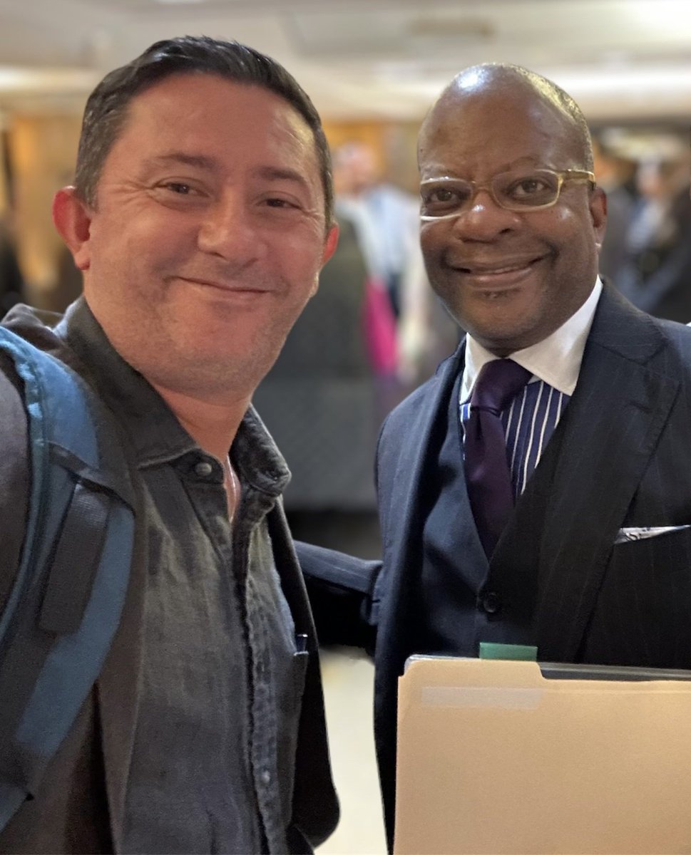 SociedadGT's tweet image. No podía faltar Marvin del Cid, inseparable AMIGUE de Sonny Figueroa. ¿A esta pareja de #semilleros -huele pedos de Todd Robinson- se le conoce como LIMOS y NERO porque hicieron un "Go Found Me" para desarrollar su labor periodiztica? ¿Samuel Perez fue donador verdad?
#SOCIEDADGT