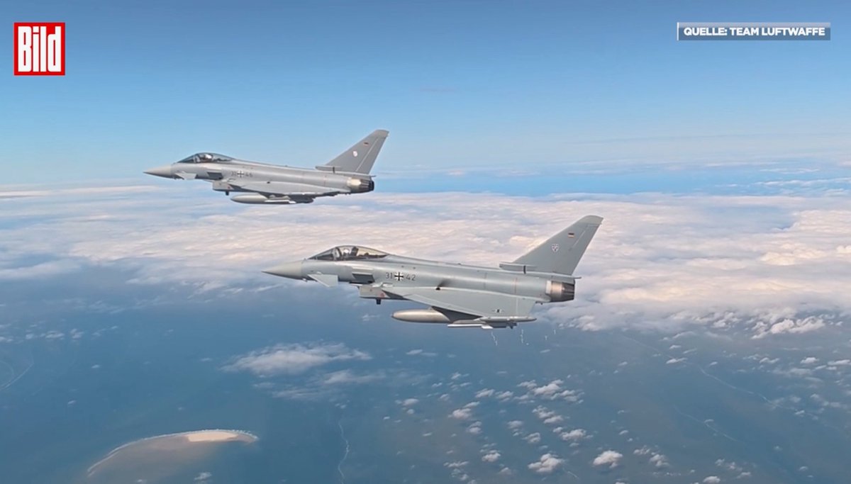 In Tausenden Metern Höhe
Krassester Job-Wechsel des Jahres!

➡️„Vega“ übergibt an „Hawk“ als neuer Chef des <a href="/Team_Luftwaffe/">Team Luftwaffe</a>.

➡️Die Bilder und das Video, zunächst exklusiv bei <a href="/BILD/">BILD</a>.
m.bild.de/politik/inland…