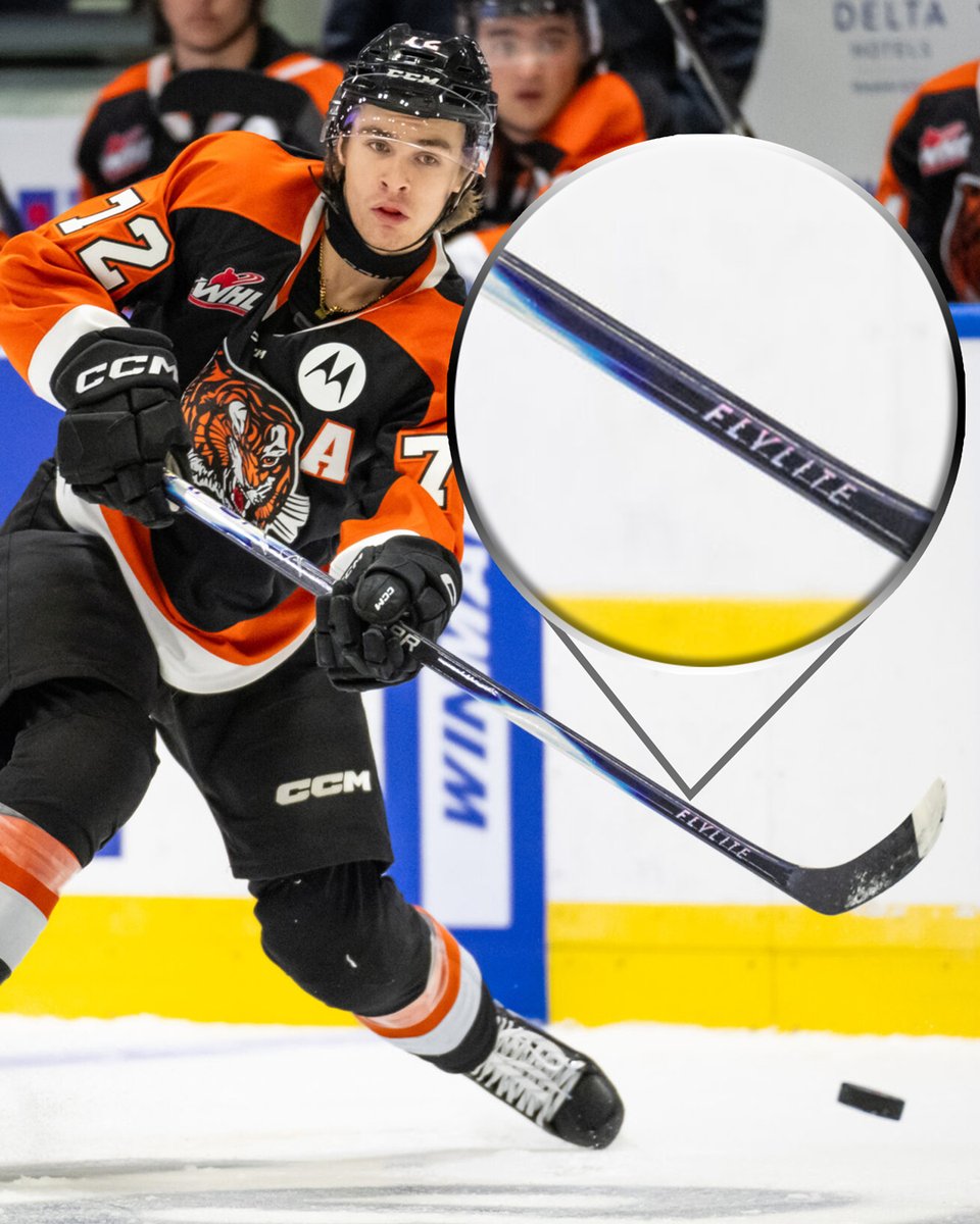 HockeyStickMan's tweet photo. Another Flylite spotting, this time in North America Gavin McKenna is seen rocking it in the Memorial Cup with a dominate 3-0 start. 

#Flylite #Bauer #MemCup #HockeyStickMan https://t.co/Xfjma4AOGb