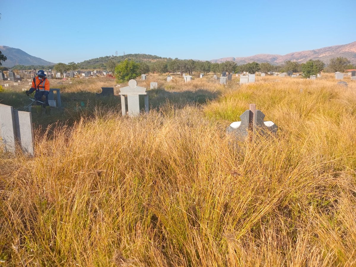 RustenburgLM's tweet photo. 📌Before &amp; After Pictures : Rietvlei Cemetery

Before: Overgrown and untidy
After: Grass trimmed and grounds cleaned

RLM continues to restore dignity through clean, well-kept public spaces.
#CityinAction #RietvleiCemetery #AcceleratedDelivery #MyCityMyResponsibilty https://t.co/Z9DiBN3GnV