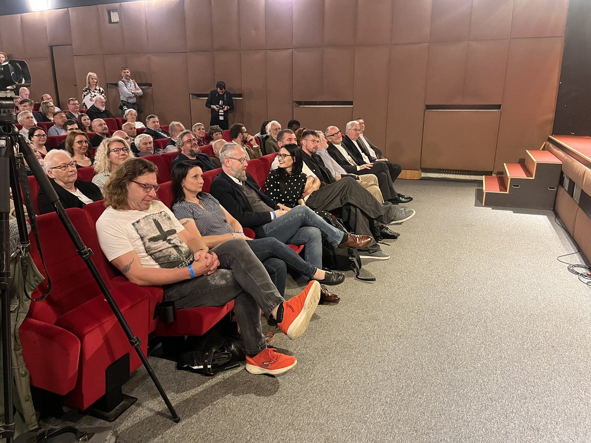 Přál si na slavnostní premiéře dokumentu o sobě pivo a párky. <a href="/pivostarobrno/">Starobrno</a> totiž založil jeho prapradědeček. Místní rodák kardinál Michael Czerny, který se podílel na volbě nového papeže, právě v <a href="/kinoartbrno/">Kino Art</a> uvedl snímek z koprodukce TS Brno. Na ČT2 v neděli odpoledne.