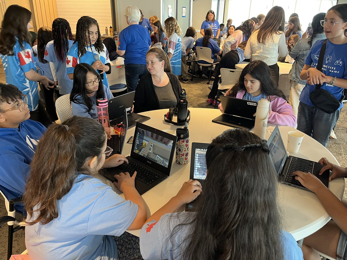 McM_MsT's tweet image. #GWG McMurrich JPS #McMOwls Team Constellations guiding schools today in exploring #Esports
#GirlsWhoGame🎮
🌱girl centric community
🌱team planning &amp;amp; roles
🌱competition &amp;amp; fun
🌱shoutcasters🎙️

#STEM #DesignThinking #TeachSDGs
#GameOn #TransformEDU
@DellTech @intel #MicrosoftEDU