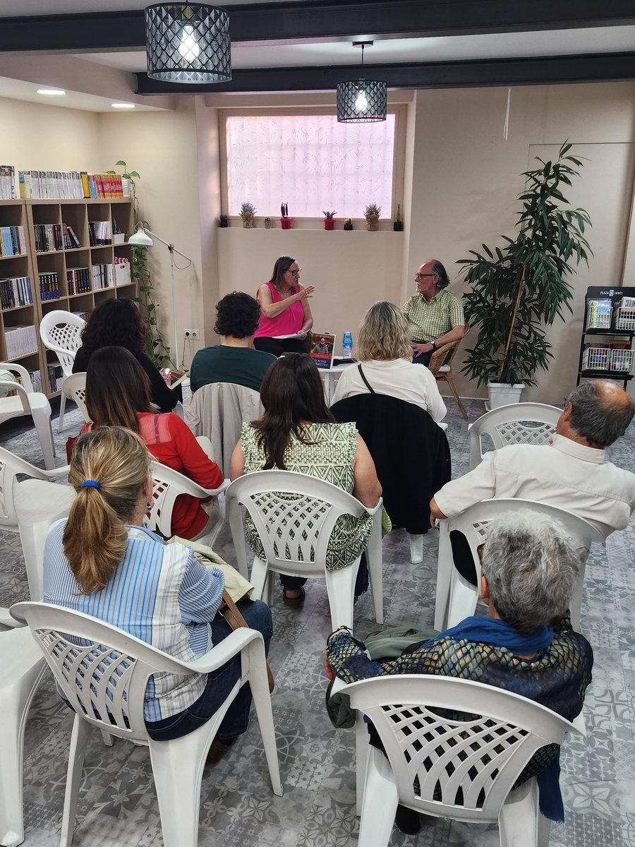 llibreriaadsera's tweet photo. Presentació del llibre: Si m'ho permeteu... de @Virgili7 
Fundador entre d'altres de grup Koiné i del Cercle de Vallcorba, entitats en defensa de la nostra llengua.
Presenta: M.Assumpta  Redondo
#adseracultura #adserareferencia
#tarragona
#llenguacatalana

@NEdicions https://t.co/vyFCziKf4Q