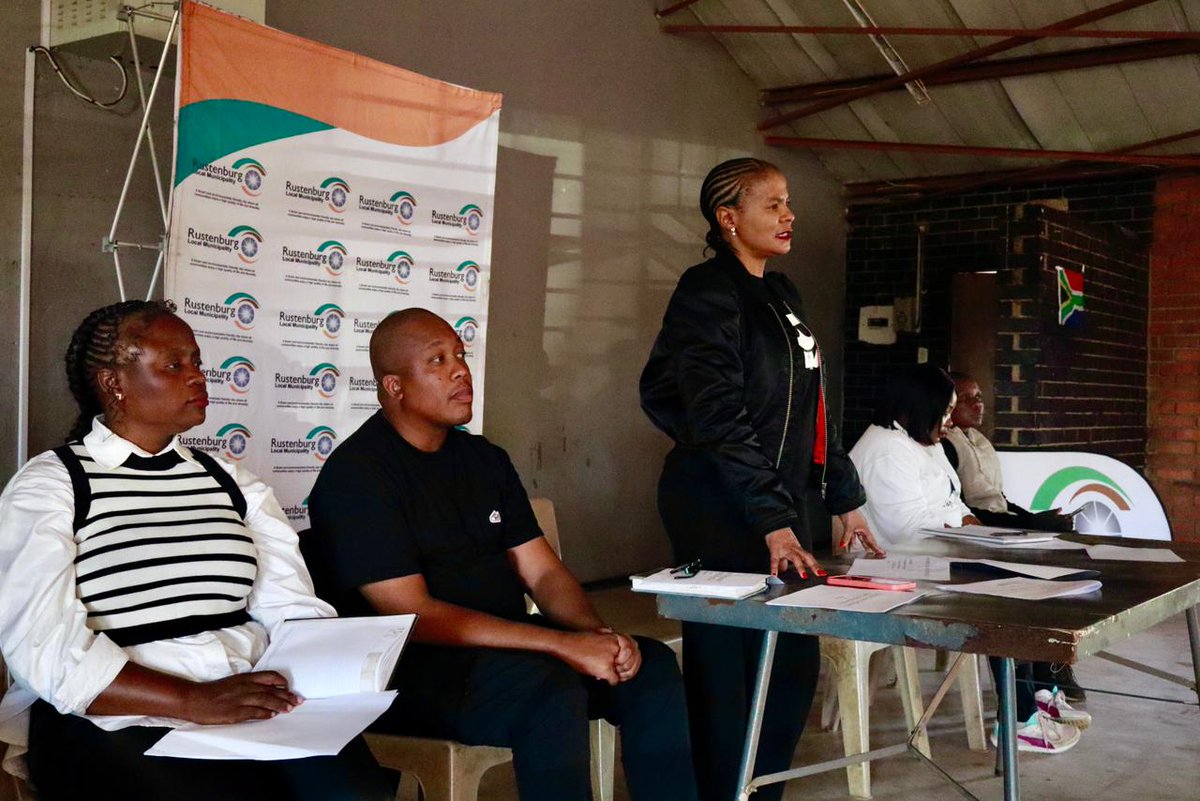 RustenburgLM's tweet photo. 📌 Rustenburg Local Municipality Project Handover 
Construction of High Mast Lights in Robega Phase A (Ward 2) is officially underway!
• Installation of 12 x 30m High Mast Lights
• Installation of 9 x Energy-Efficient LED Fittings  #MyCityMyResponsibilty #ServiceinMotion https://t.co/sCaSiJyyP0