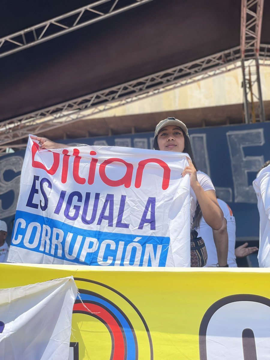 En el Valle del Cauca la tenemos clara. El partido de la U ayudó a hundir la Consulta Popular, le negó a Colombia la posibilidad de participar en democracia y ahora Dilian le pide al gobierno nacional, lo que ella en 10 años con la gobernación no pudo resolver.
