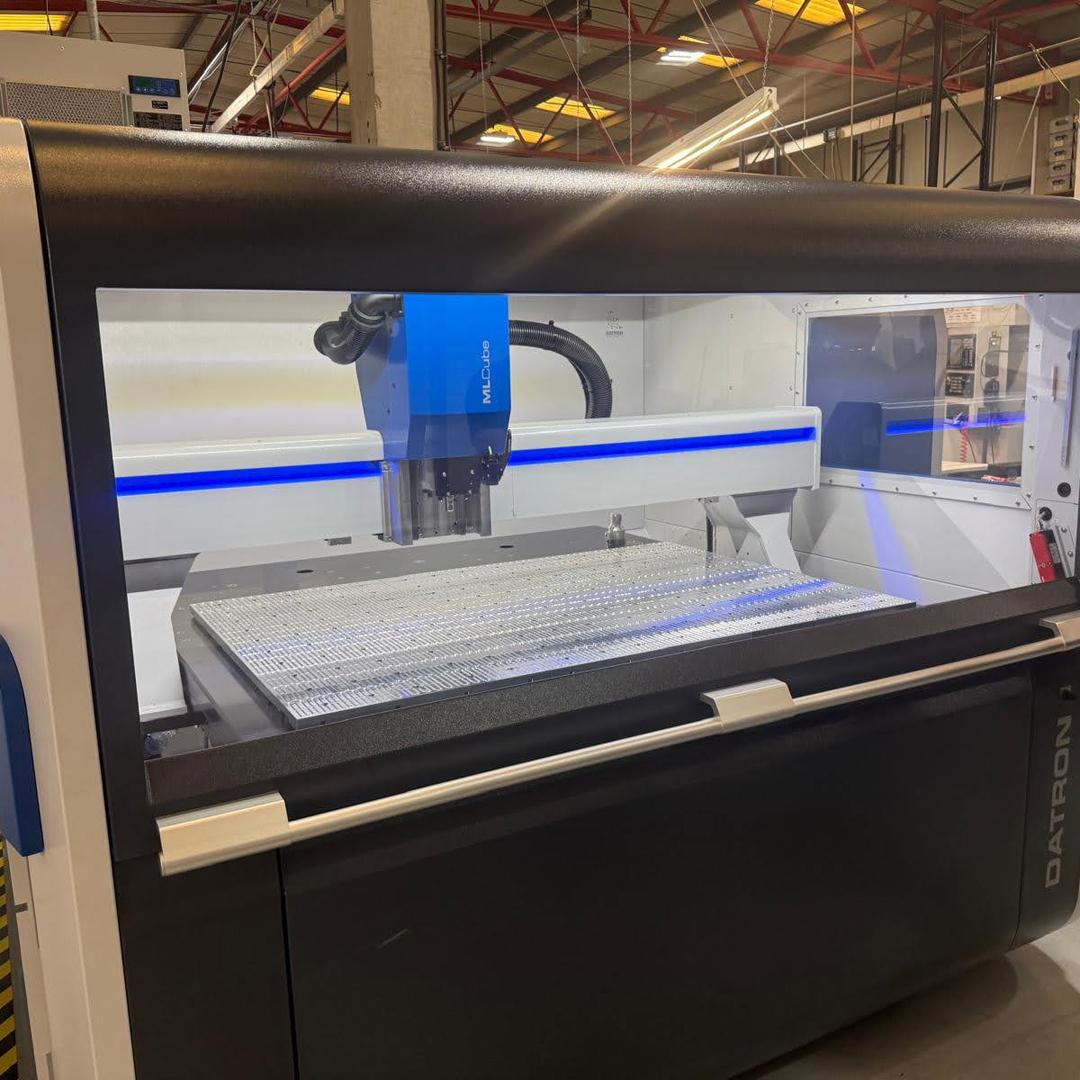 🚨 Our new flatbed milling machine has arrived at our Napier Road factory in St Leonards on Sea! This DATRON AG MLCube CNC will streamline our processes &amp; boost productivity for our bespoke Renaissance flat screwless plate.

focus-sb.co.uk/news/flat-bed-…

#BusinessNews #ukmfg