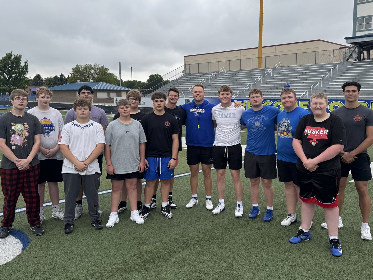 JJM93's tweet photo. Was great to have some of the best to ever do it at North Platte come out and get some work in with our kids for 2 days! Great camp. Always time to work! @genatone_v @KoltenTilford @Calebkinkaid99 https://t.co/rLfbQqu0rf