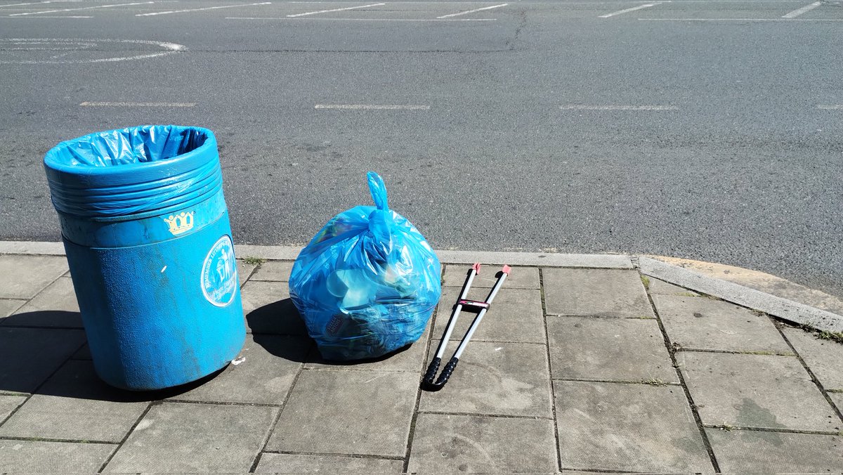 OurBellGreen's tweet photo. Good afternoon Bell Green 🍏. Three bags of litter collected and a polystyrene tray of human faeces dragged out of bushes on Kirtley Road. Left it with the flytipping up the road, as I ain't bagging that up. There are limits. #shit #faeces #litter #rubbish #bellgreen #sydenham https://t.co/MIQwUu4nLM