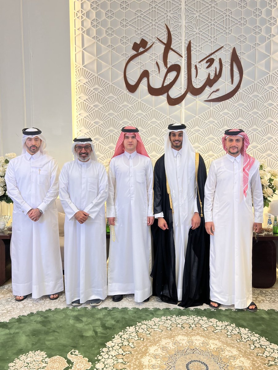 llailcf's tweet photo. بسم الله الرحمن الرحيم
الحمد لله الذي بنعمته تتم الصالحات وباسمه نبدأ أجمل اللحظات
في هذا اليوم المبارك يملأ الفرح قلوبنا ونزفّ بكل فخر واعتزاز أسمى التهاني والتبريكات لولد العم الغالي (حمد عيسى بن حيي بوغانم السليطي )بمناسبة زفافه الميمون 
أسأل الله أن يجعل أيامكما سعادة https://t.co/gIT2pC8Pkr