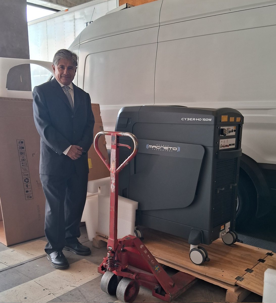 JDPE2025's tweet image. Aradecidos de concretar entrega de nuevo láser MAGNETO Holmium 150W, un antes y un después en urología.
Gracias en quienes confían en esta herramienta de vanguardia para transformar la atención a sus pacientes.
¡Vamos por más innovación, más salud, más futuro!