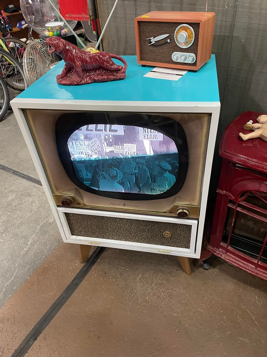 cattledoggo's tweet image. Sorry but not sorry! But people who ruin beautiful pieces of history like these televisions from the 1960s and older disgust me.