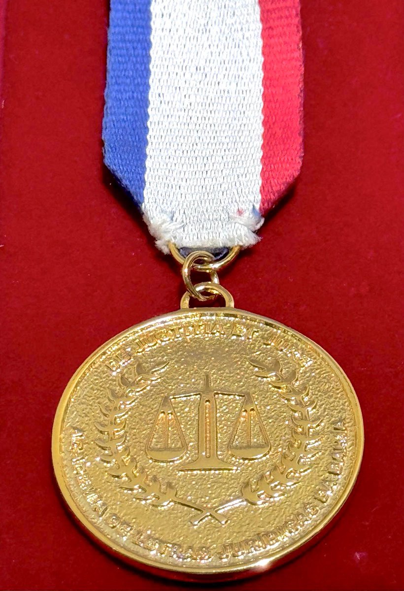 Universidad Católica (@ucuoficial) on Twitter photo Nuestro vicerrector de Programas Académicos, <a href="/drspangenberg/">Mario Spangenberg</a>, recibió la medalla 'Orlando Gomes' en Salvador de Bahía, Brasil🇧🇷
Lo felicitamos y celebramos este logro que destaca el mérito a lo largo de su carrera profesional👏 Nuestro vicerrector de Programas Académicos, <a href="/drspangenberg/">Mario Spangenberg</a>, recibió la medalla 'Orlando Gomes' en Salvador de Bahía, Brasil🇧🇷
Lo felicitamos y celebramos este logro que destaca el mérito a lo largo de su carrera profesional👏