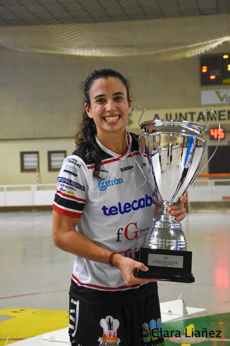 Una leyenda del hockey, nuestra capitana, cuelga los patines. Gracias por todo lo que nos diste, <a href="/SaraLolo5/">Sara Lolo</a> 
Hiciste realidad nuestro lema #miequipomigente

<a href="/TurismoAsturias/">TurismoAsturias</a> 
#ParaísoNatural