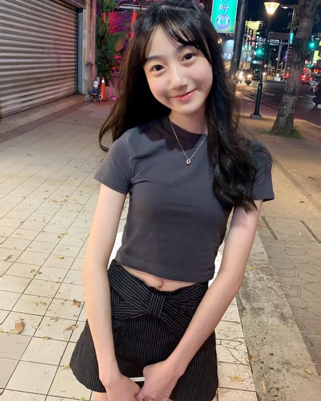 瘋掉 好想做愛
有人想要幹19歲的小乖嗎？