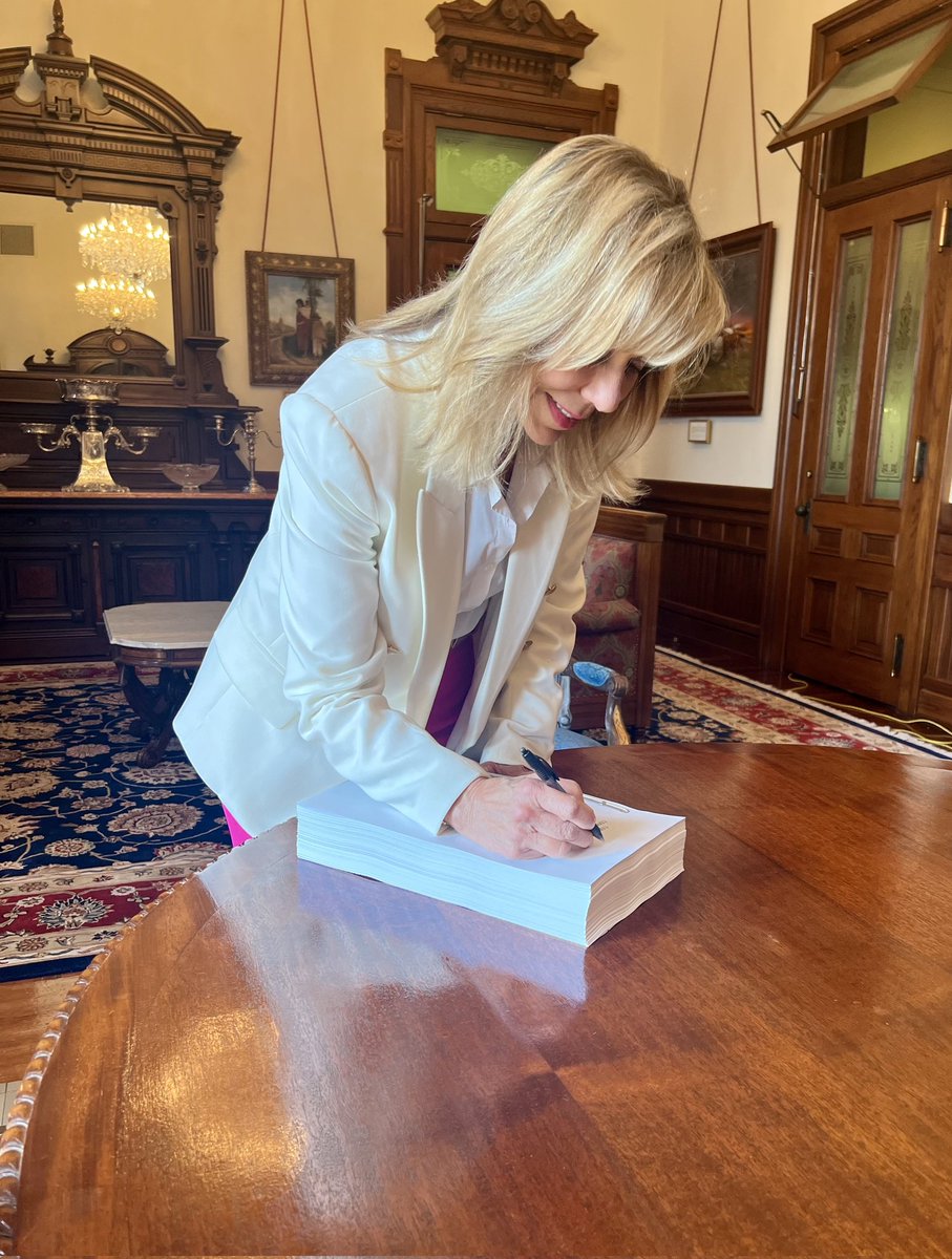 Just signed the Conference Committee Report for Senate Bill 1, our state’s budget. I’m proud of this balanced budget that aligns with all constitutional and statutory spending caps ensuring spending does not outpace the state’s economic growth. It prioritizes tax relief, public