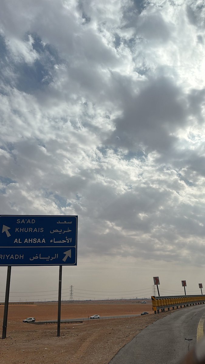 لا تلوح للمسافر المسافر راح
ولا تنادي للمسافر المسافر راح
يا ضياع اصواتنا في المدى و الريح
القطار وفاتنا والمسافر راح..
