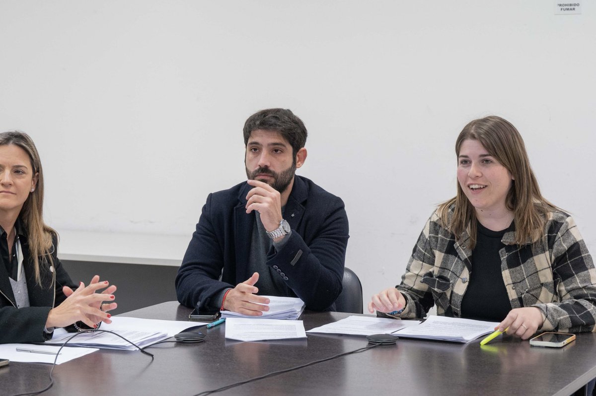 🏛️ En la Comisión de Ambiente y Desarrollo Sostenible tratamos distintas iniciativas para aplicar en la provincia.

Participaron la presidenta de la comisión <a href="/MicaOlivetto/">Mica Olivetto</a>, las diputadas <a href="/ferdiazfer/">Fer Díaz</a>, <a href="/LuciaKlug/">Lucía Klug</a>, <a href="/ayerasquetti/">Ayelen Rasquetti</a> y M. Fernanda Bevilaqcua y el diputado <a href="/Germandicesare/">Germán Di Cesare</a>